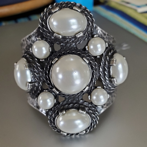 Chunky and bold statement bracelet - Picture 1 of 6